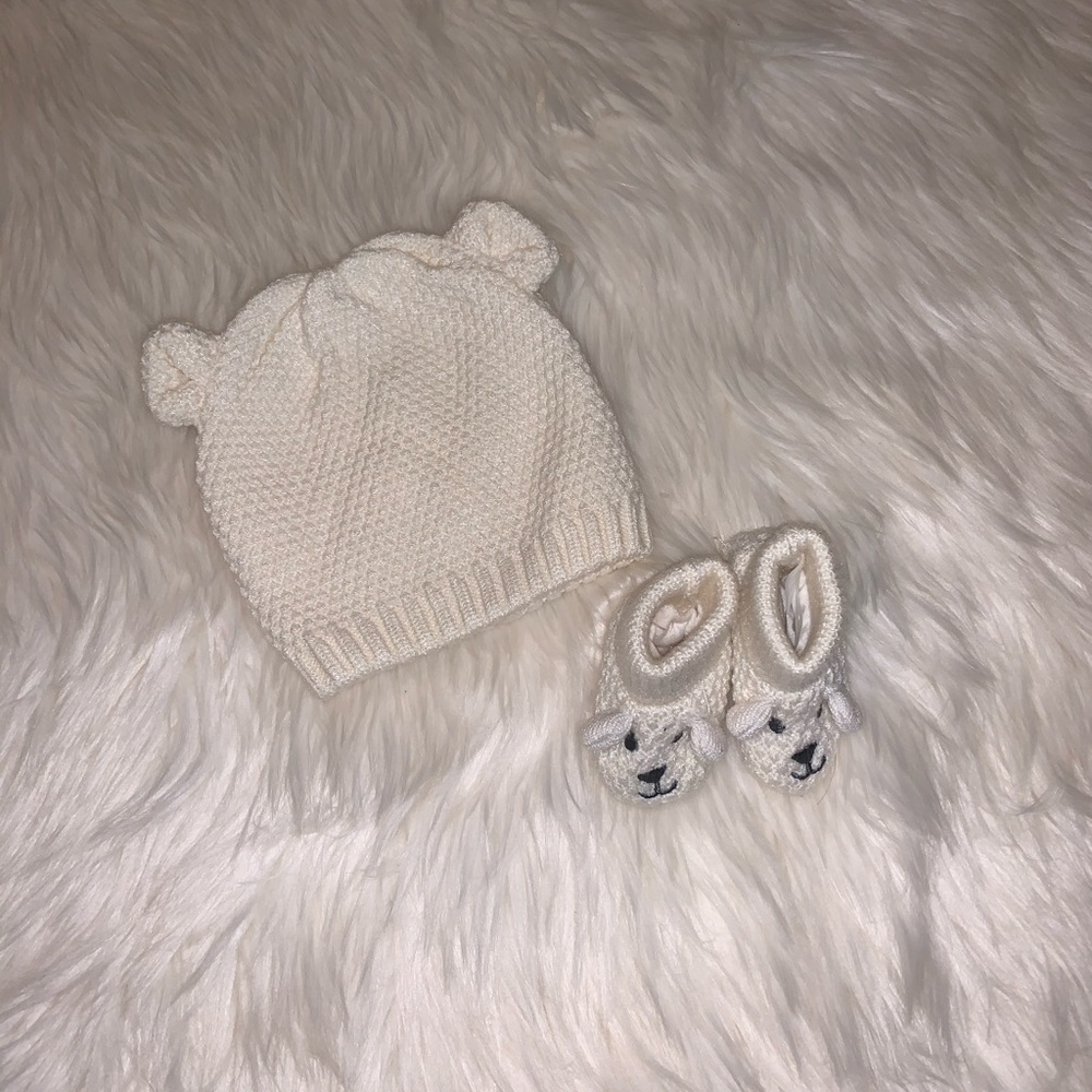 White crochet hat and slipper set